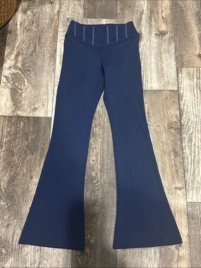 VS PINK Relay Flare Legging Navy